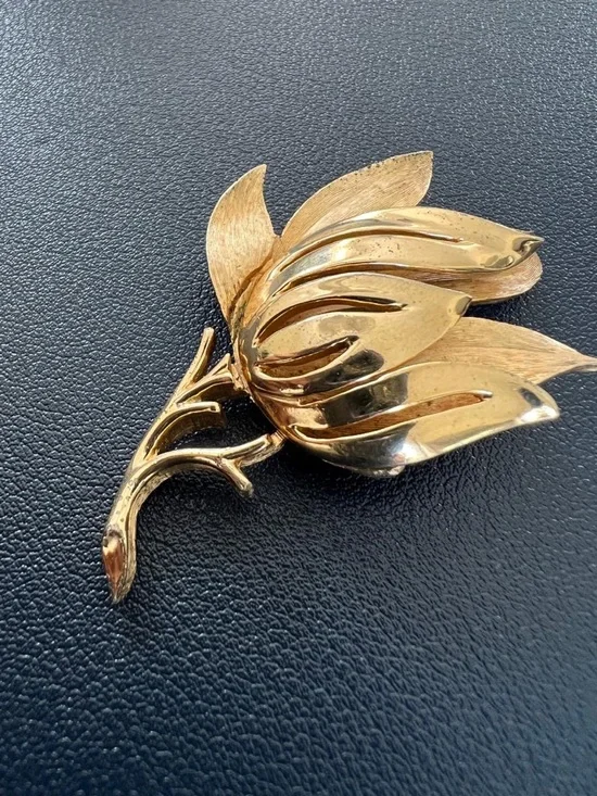 Crown Trifari Gold Tone Flower Brooch - Picture 2 of 6
